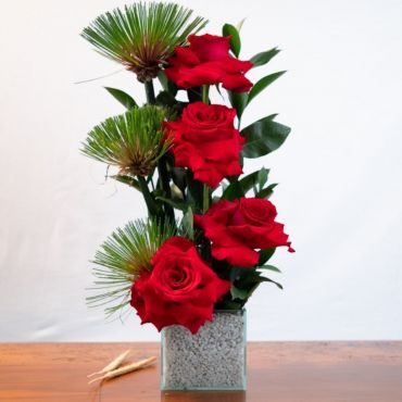 Arranjo com 4 rosas colombianas vermelhas